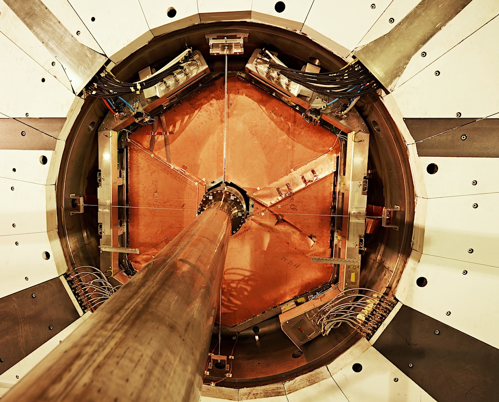 <p><b>Large Hadron Collider</b></p>
<p>TOTEM#01</p>
